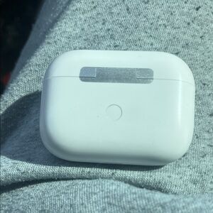 White Wireless Earbud Charging Case
